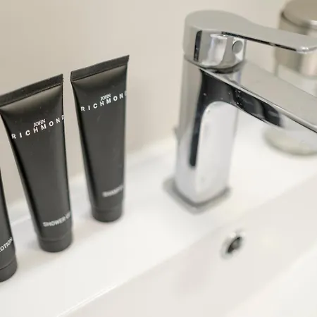 Fully Equipped Near Shape Area Μον