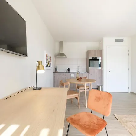 Fully Equipped Near Shape Area Διαμέρισμα Μον