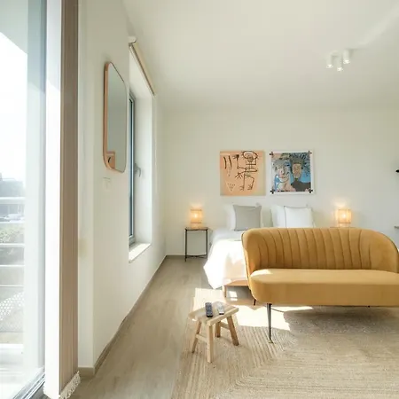 Fully Equipped Near Shape Area Μον